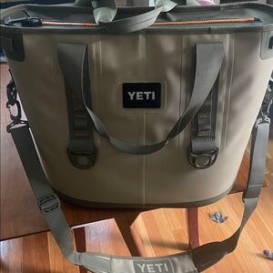 COPY - YETI Hopper 30 Soft Cooler bag